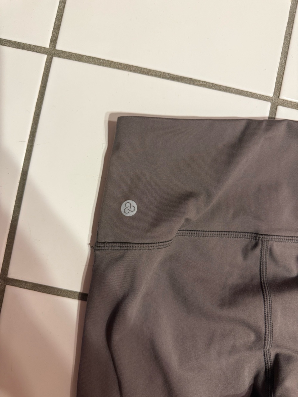Women’s Grayish-Purple Active Capri / Cropped Leggings - Picture 5 of 5